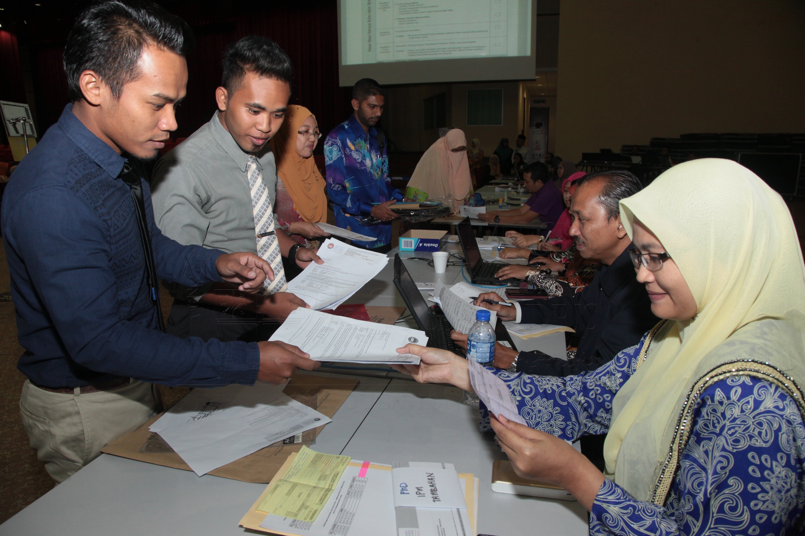 PRO16 16 siswazah IMG 0128